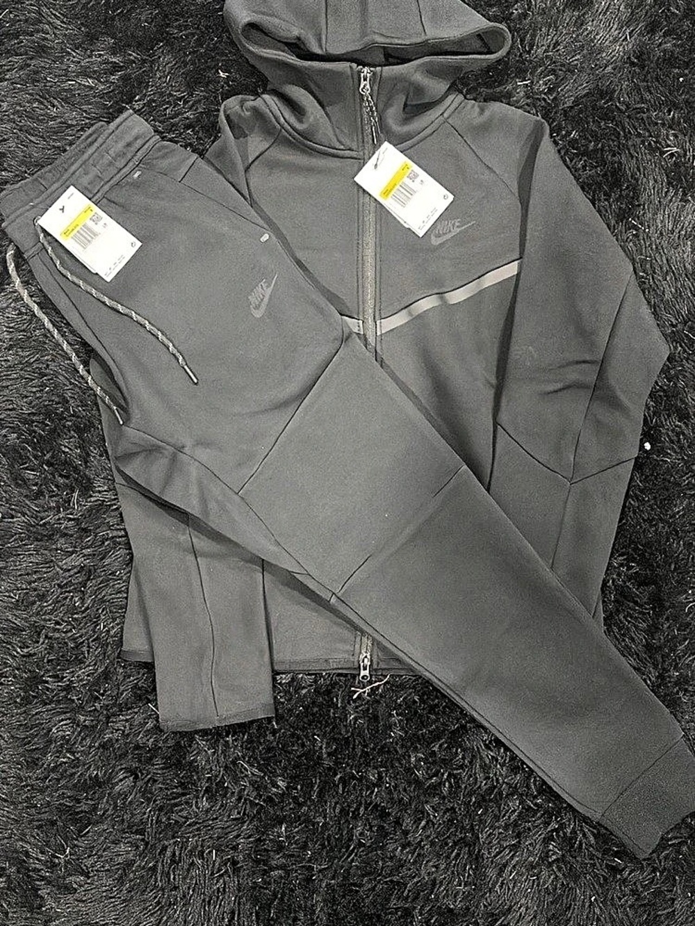 SMALL BLACK NIKE TECH SET